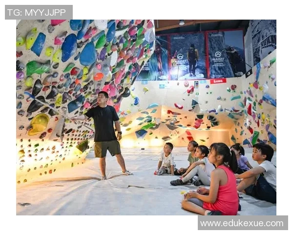 成都攀岩队防反革新探索之路助力攀岩运动新发展